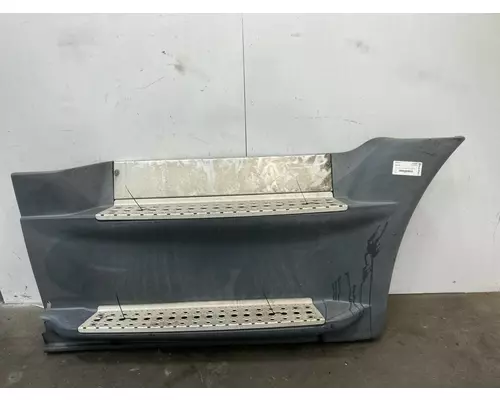Freightliner CASCADIA Skirt