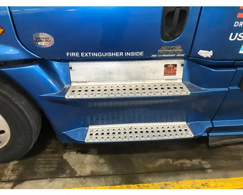 Freightliner CASCADIA Skirt