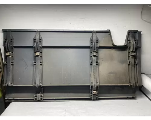 Freightliner CASCADIA Skirt