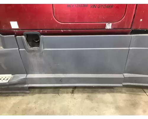 Freightliner CASCADIA Skirt