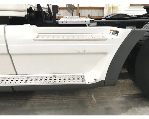 Freightliner CASCADIA Skirt