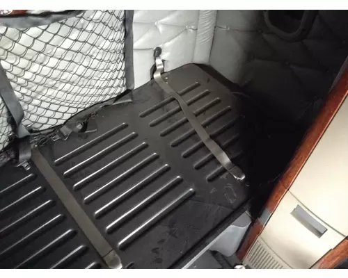 Freightliner CASCADIA Sleeper Bunk