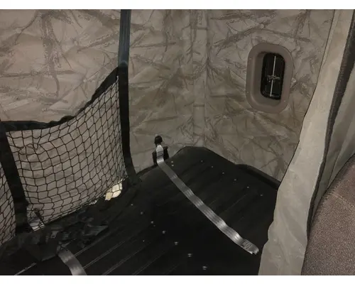 Freightliner CASCADIA Sleeper Bunk