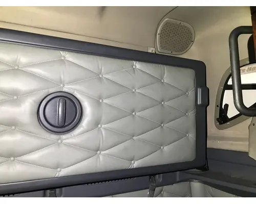Freightliner CASCADIA Sleeper Bunk