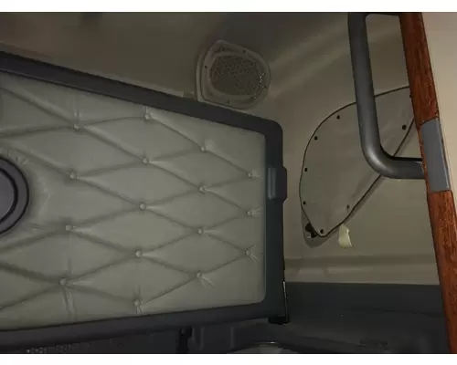 Freightliner CASCADIA Sleeper Bunk