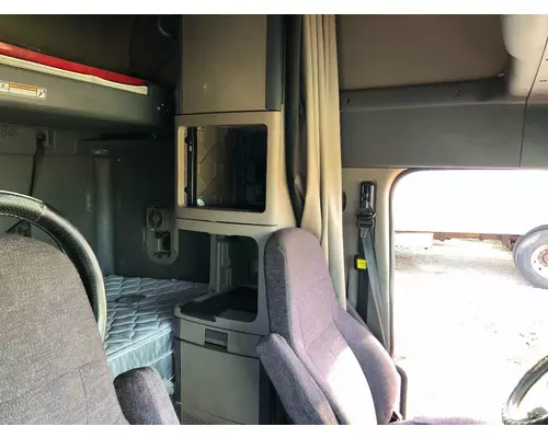 Freightliner CASCADIA Sleeper Cabinets