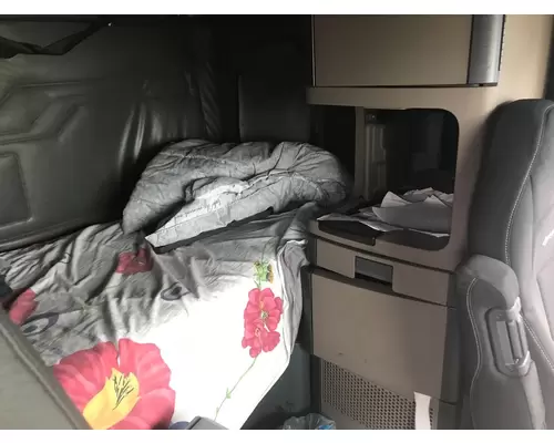 Freightliner CASCADIA Sleeper Cabinets