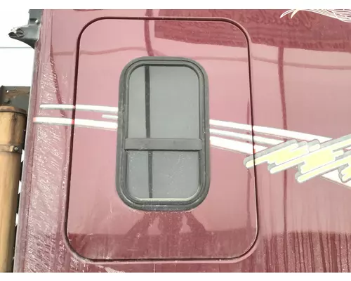 Freightliner CASCADIA Sleeper Door