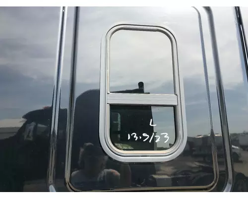 Freightliner CASCADIA Sleeper Window