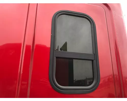 Freightliner CASCADIA Sleeper Window