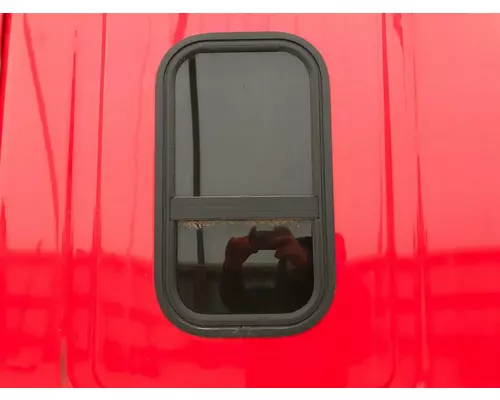 Freightliner CASCADIA Sleeper Window