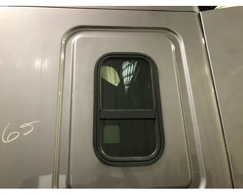 Freightliner CASCADIA Sleeper Window