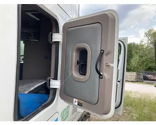 Freightliner CASCADIA Sleeper