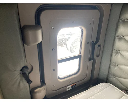 Freightliner CASCADIA Sleeper