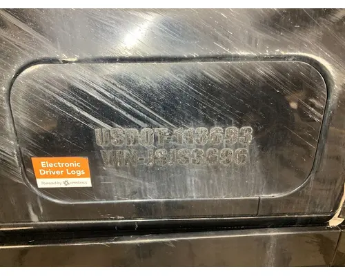 Freightliner CASCADIA Sleeper