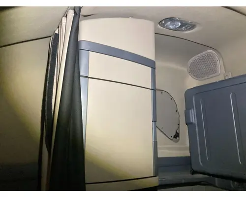 Freightliner CASCADIA Sleeper
