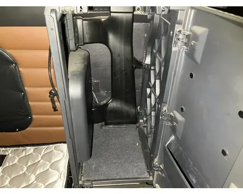 Freightliner CASCADIA Sleeper