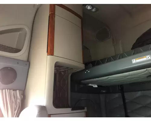 Freightliner CASCADIA Sleeper
