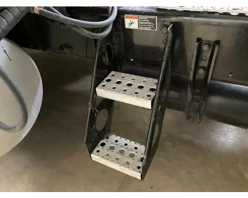 Freightliner CASCADIA Step (Fuel Tank, Fairing)