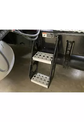 Freightliner CASCADIA Step (Fuel Tank, Fairing)