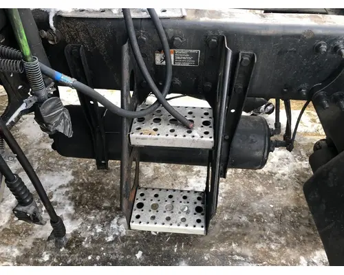 Freightliner CASCADIA Step (Fuel Tank, Fairing
