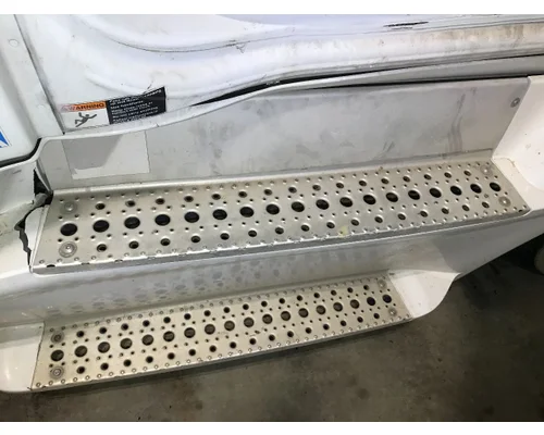 Freightliner CASCADIA Step (Fuel Tank, Fairing