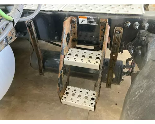 Freightliner CASCADIA Step (Fuel Tank, Fairing