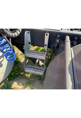 Freightliner CASCADIA Step (Fuel Tank, Fairing