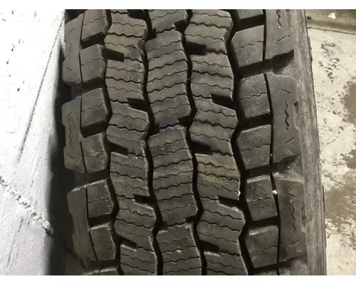 Freightliner CASCADIA Tires