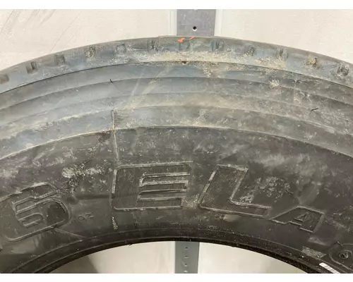 Freightliner CASCADIA Tires