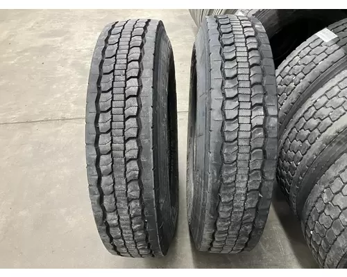 Freightliner CASCADIA Tires