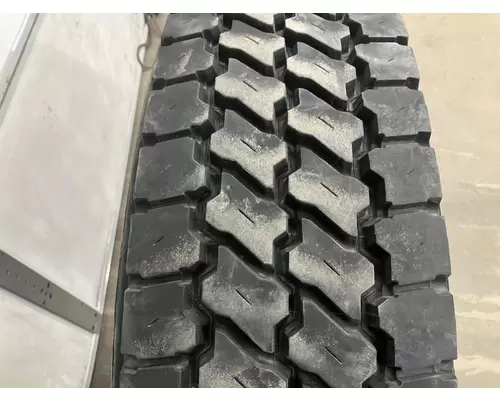 Freightliner CASCADIA Tires