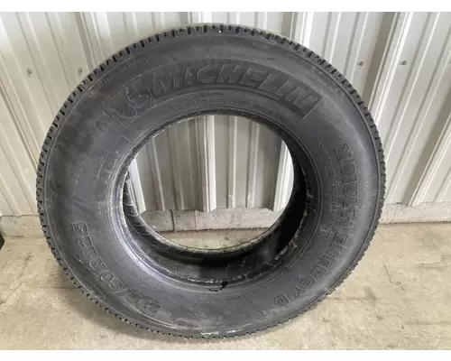 Freightliner CASCADIA Tires