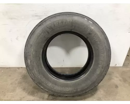 Freightliner CASCADIA Tires