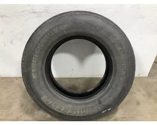 Freightliner CASCADIA Tires