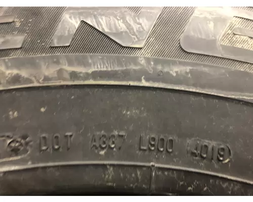 Freightliner CASCADIA Tires