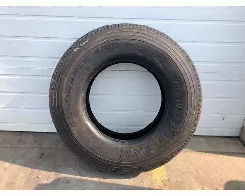 Freightliner CASCADIA Tires