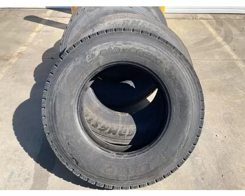 Freightliner CASCADIA Tires