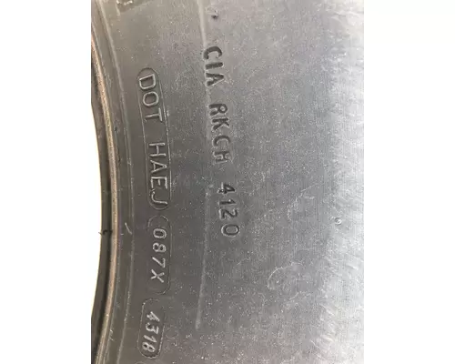Freightliner CASCADIA Tires