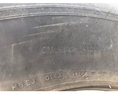 Freightliner CASCADIA Tires