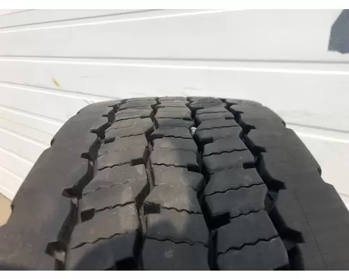 Freightliner CASCADIA Tires