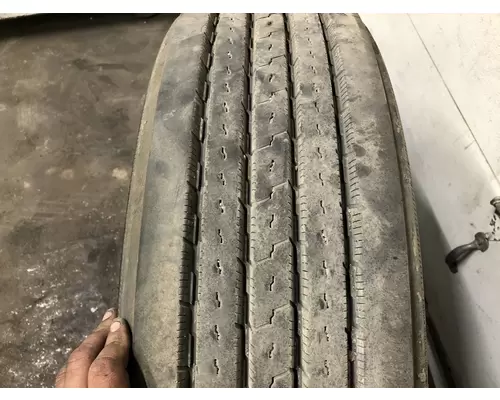 Freightliner CASCADIA Tires