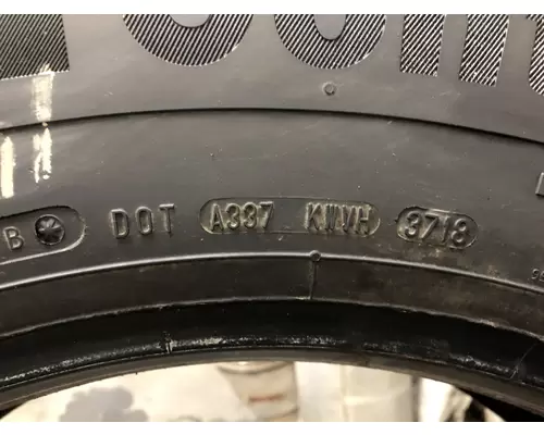 Freightliner CASCADIA Tires
