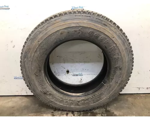 Freightliner CASCADIA Tires