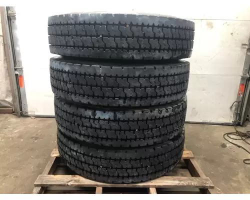 Freightliner CASCADIA Tires