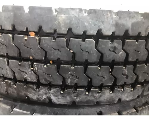 Freightliner CASCADIA Tires