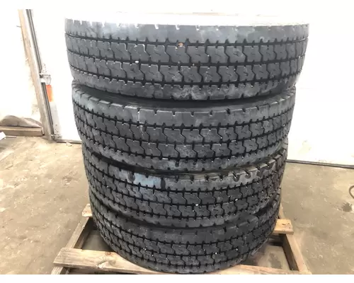 Freightliner CASCADIA Tires