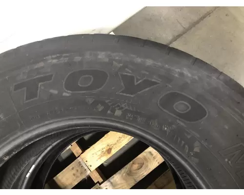 Freightliner CASCADIA Tires