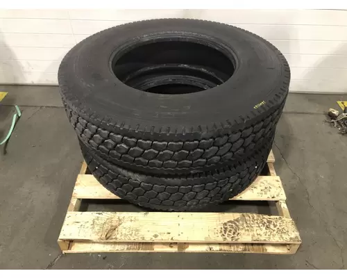 Freightliner CASCADIA Tires