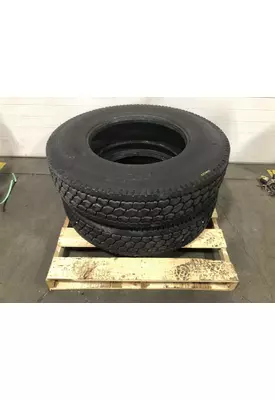 Freightliner CASCADIA Tires